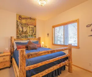 Photo 4 - Bearfoot Bungalow