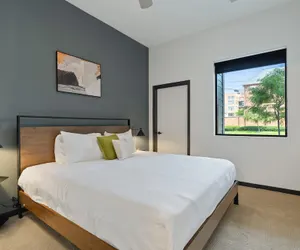 Photo 3 - Cozysuites Mass w Parking Lounge Roof Deck 34