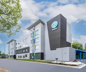 Photo 2 - Tru By Hilton Commerce