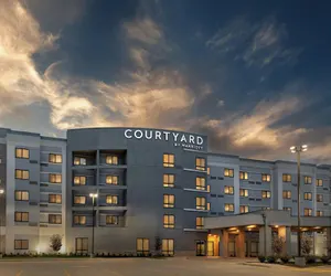 Photo 2 - Courtyard By Marriott Sherman