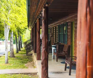 Photo 2 - Bear Inn Retreat