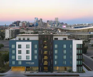 Photo 2 - Courtyard by Marriott Denver Downtown West