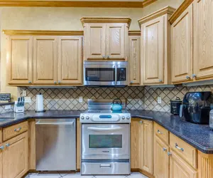 Photo 2 - 5-bedroom With 6 Beds for Social Gathering