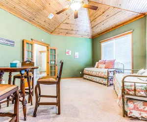 Photo 4 - 5-bedroom With 6 Beds for Social Gathering