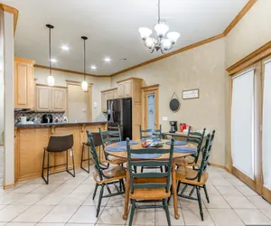 Photo 3 - 5-bedroom With 6 Beds for Social Gathering