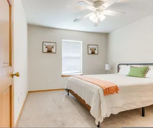 Photo 5 - 5-bedroom With 6 Beds for Social Gathering