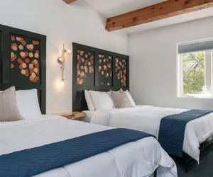 Photo 3 - The Lincoln Boutique Motel
