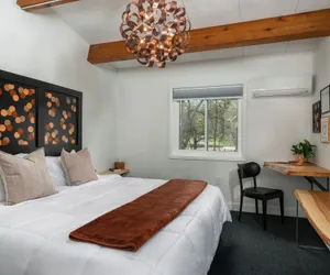 Photo 4 - The Lincoln Boutique Motel
