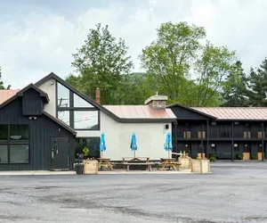 Photo 2 - The Lincoln Boutique Motel