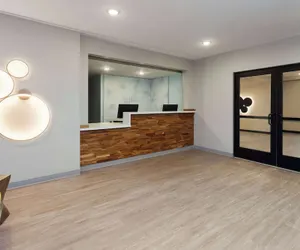 Photo 5 - ECHO Suites Extended Stay by Wyndham Madison