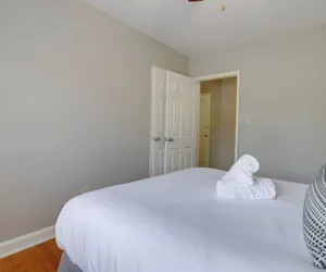 Photo 5 - Prime Alexandria Location Corporate Apt