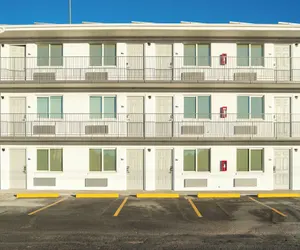 Photo 2 - The Alice Hotel