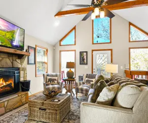Photo 2 - Abby's Hillside Happiness 2 Bedroom Cabin