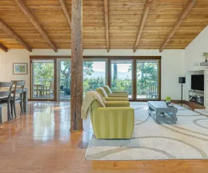 Photo 3 - Serene Crest by Avantstay A+ Design Near Beaches