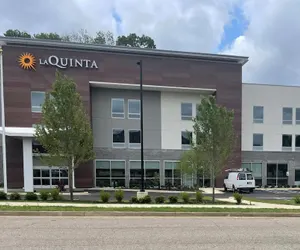 Photo 2 - La Quinta Inn & Suites by Wyndham Olive Branch
