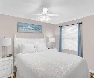 Photo 4 - Tradewinds 106