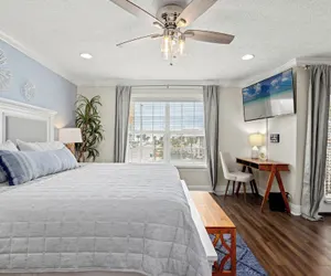 Photo 5 - Escape to Sand Dollar Holler: Coastal Retreat, 3 Beds, 2.5 Baths, Sleeps 10!