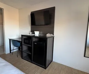 Photo 5 - RegaLodge Motel