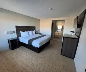 Photo 4 - RegaLodge Motel