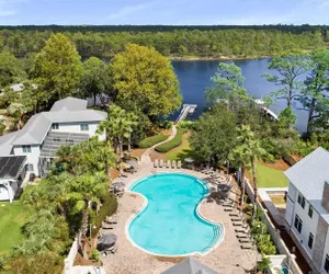 Photo 3 - Beauty and the Beach by Avantstay Rooftop w/ Gulf Views, Pool Access