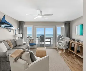 Photo 2 - Blue Marlin by Avantstay Beachfront w/ Views, Pool Access, Beach Chairs