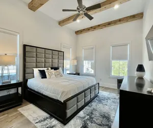 Photo 5 - Casa d' Azure by Avantstay Sleeps 18, Private Pool, Golf Cart Included