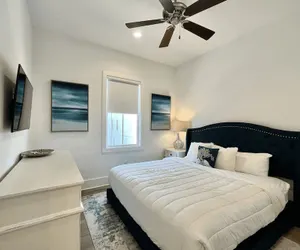 Photo 4 - Casa d' Azure by Avantstay Sleeps 18, Private Pool, Golf Cart Included