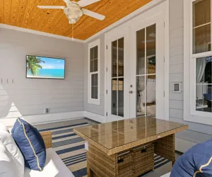 Photo 3 - Chic Shack by Avantstay Private Pool, Walk to Beach, Sleeps 13!