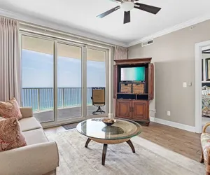 Photo 3 - Bahama Breeze by Avantstay Gulf Front, 2 Pools, Beach Chairs Included!
