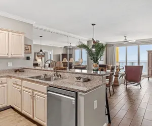 Photo 5 - Bahama Breeze by Avantstay Gulf Front, 2 Pools, Beach Chairs Included!