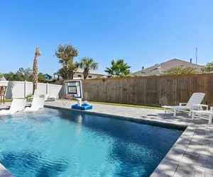 Photo 2 - Tipsea Turtle - Avantstay 1 Block to Gulf + Pool