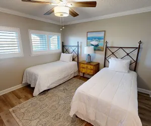 Photo 2 - Beach House 202a 2 Bedroom Condo