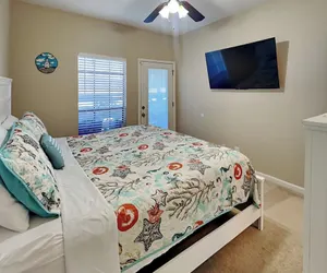 Photo 4 - Harbor East Condominiums 414d