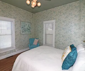 Photo 5 - Vintage Parlor 2 Bedroom Home