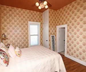 Photo 4 - Vintage Parlor 2 Bedroom Home