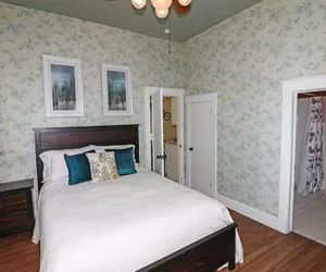 Photo 3 - Vintage Parlor 2 Bedroom Home