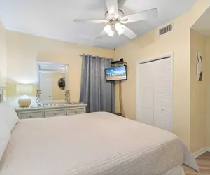 Photo 4 - Phoenix IV Condos