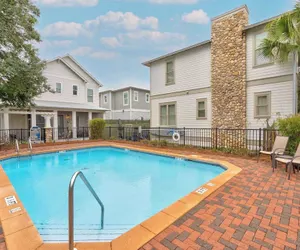 Photo 2 - 5 Mins to Beach, Shared Pool, Covered Deck, Bikes Heron Cottage by Avantstay