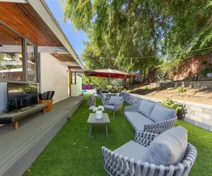 Photo 4 - Mid-century Masterpiece With Pool Spa Tesla