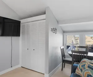 Photo 5 - Modern Condo Perfect For Winter Rental