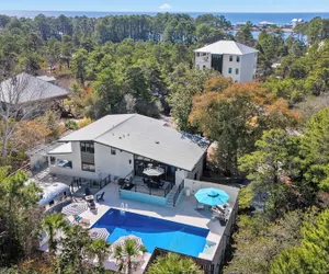 Photo 5 - 30A Florida Flashback by Avantstay Private Pool, Golf Cart, 3 Mins to Beach!