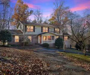 Photo 2 - Woodland Sanctuary 4 Bedroom Home