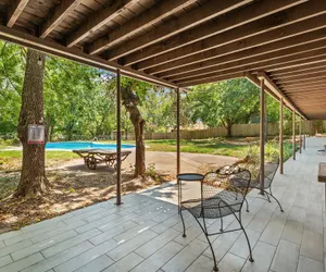 Photo 5 - Spacious Family Home w Pool Hot Tub Large Yard