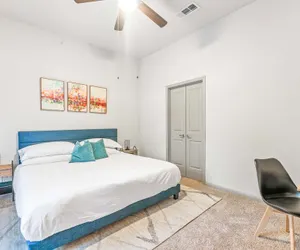 Photo 2 - Homey 2BR Suite Close to Downtown w Fast Wifi