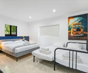 Photo 5 - Sleek Modern Miami Getaway With Pool Oasis
