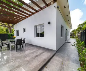 Photo 4 - Charming Home With Pool Jacuzzi