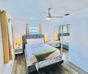 Photo 3 - Stylish House w Hot Tub Close to Beach Stadium