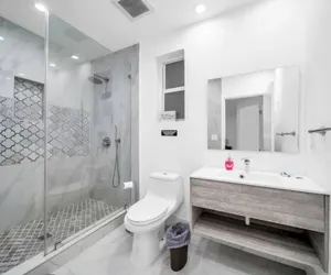 Photo 4 - Elegant Home With Heated Pool