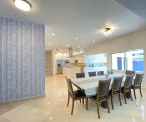 Photo 2 - Elegant Home With Heated Pool