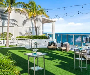 Photo 3 - Elegant Beachfront Condo: Your Perfect Getaway!